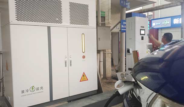 【重卡电动先锋】世博体育300-400kW重卡充电桩：亮点与应用典范(图2)